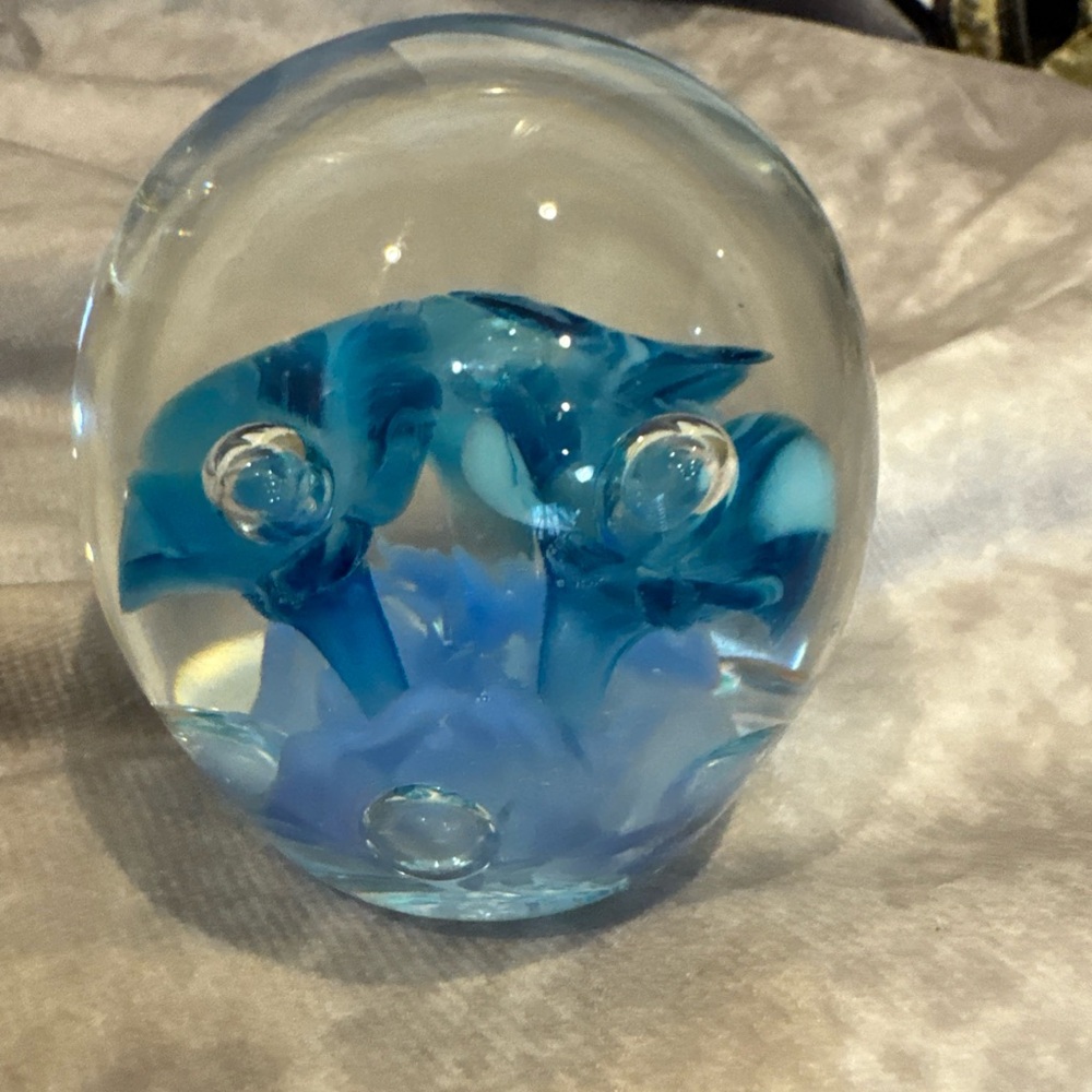 Gibson paper‎ weight blue flowers controlled bubbles stamped 1990 Gibson